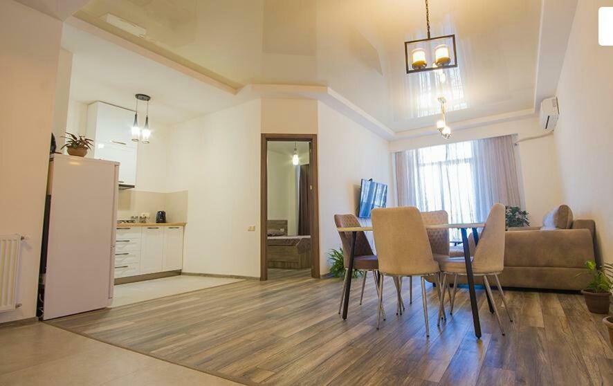 Tikas home Апартаменты Тбилиси Экстерьер фото